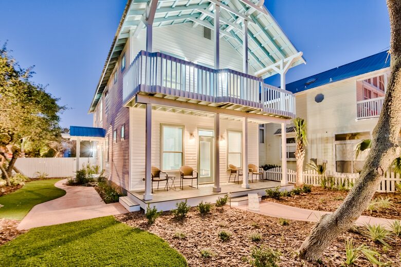 Destin Getaway | Heated Pool | Hot Tub | Golf Cart |Beach Service I Bikes - Destin, Florida