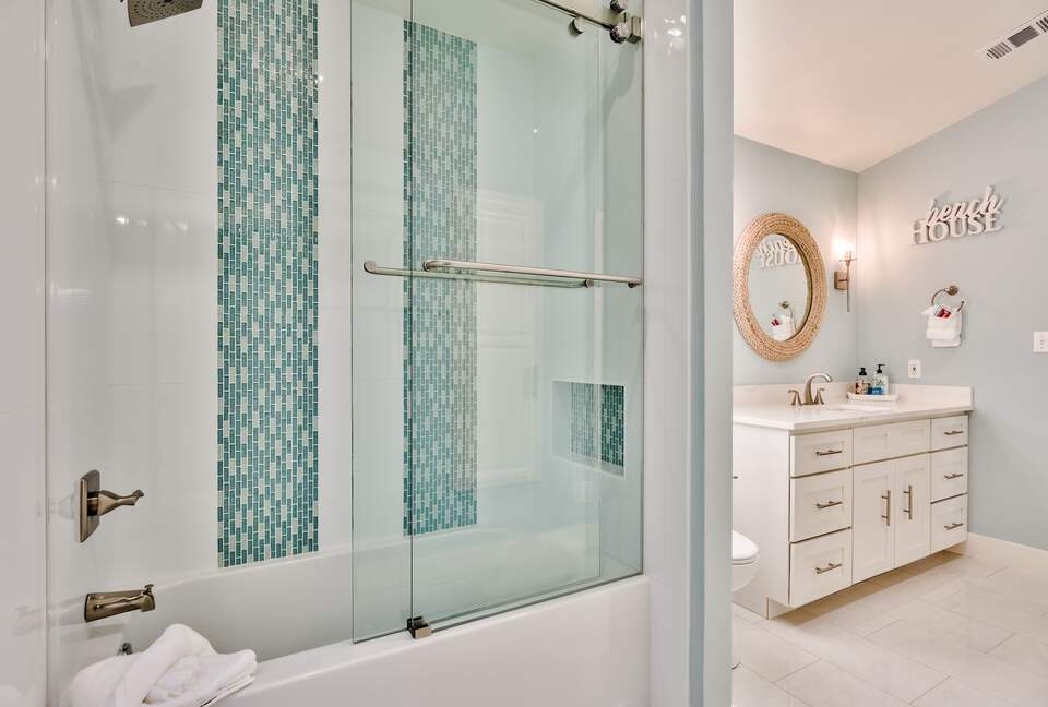 Destin Getaway | Heated Pool | Hot Tub | Golf Cart |Beach Service I Bikes - Destin, Florida