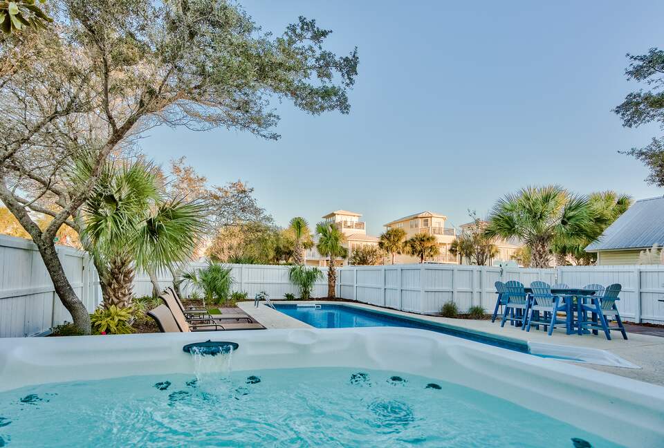 Destin Getaway | Heated Pool | Hot Tub | Golf Cart |Beach Service I Bikes - Destin, Florida