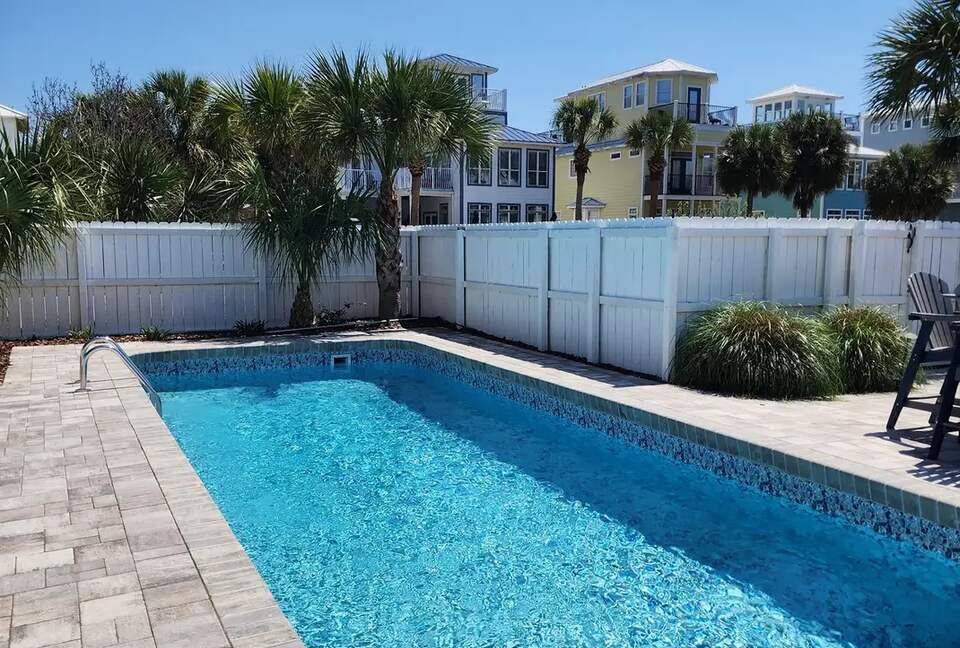 Destin Getaway | Heated Pool | Hot Tub | Golf Cart |Beach Service I Bikes - Destin, Florida