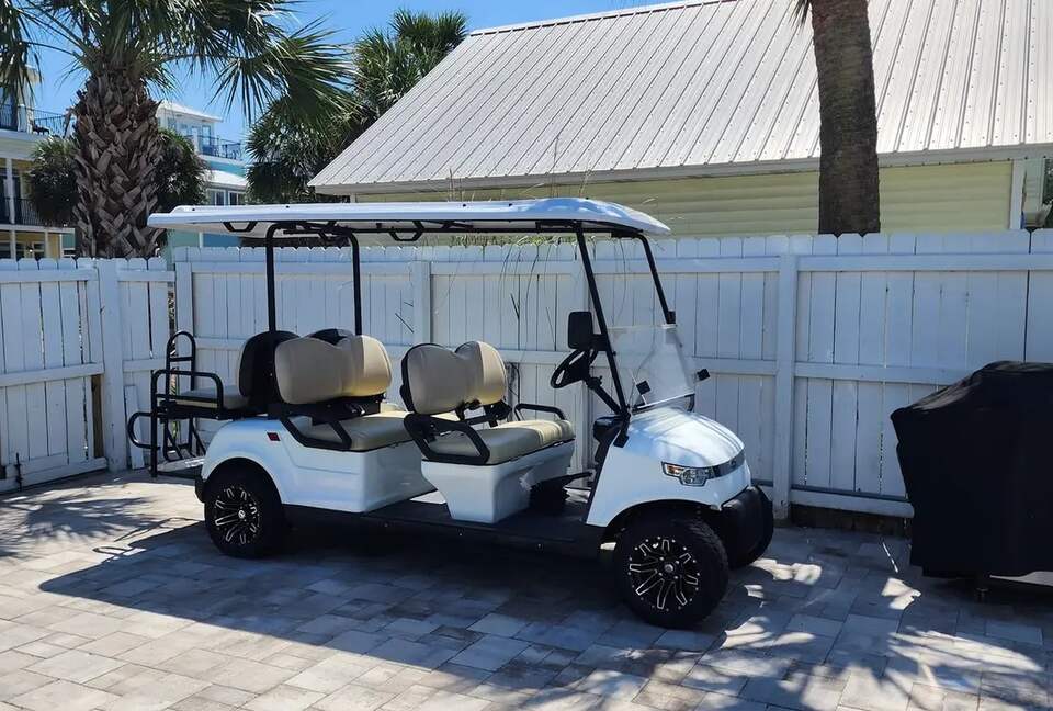 Destin Getaway | Heated Pool | Hot Tub | Golf Cart |Beach Service I Bikes - Destin, Florida