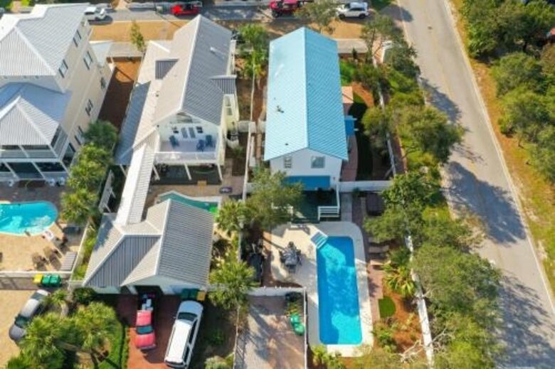 Destin Getaway | Heated Pool | Hot Tub | Golf Cart |Beach Service I Bikes - Destin, Florida