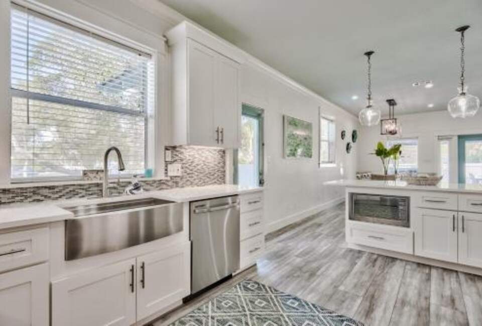 Destin Getaway | Heated Pool | Hot Tub | Golf Cart |Beach Service I Bikes - Destin, Florida