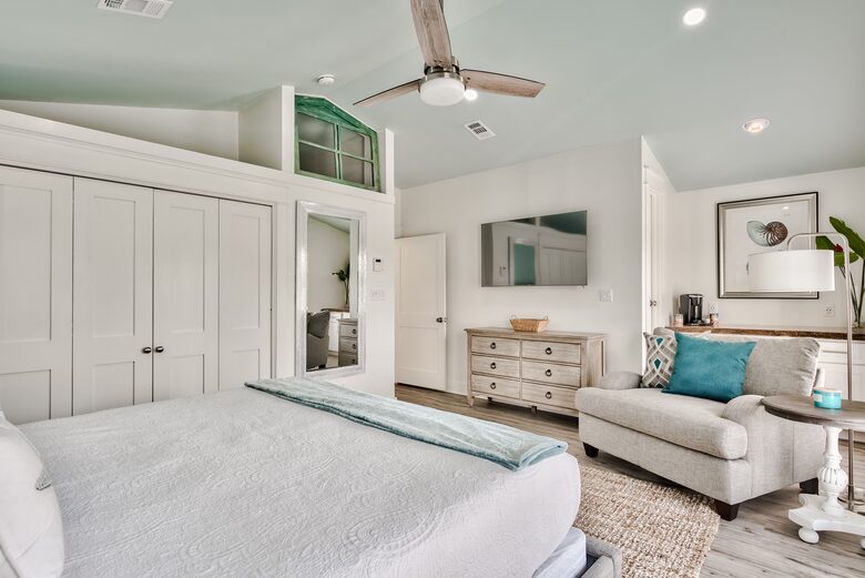 Destin Getaway | Heated Pool | Hot Tub | Golf Cart |Beach Service I Bikes - Destin, Florida