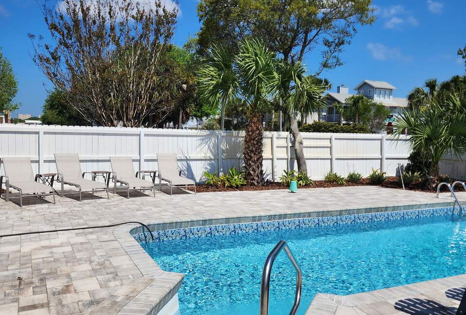 Destin Getaway | Heated Pool | Hot Tub | Golf Cart |Beach Service I Bikes - Destin, Florida