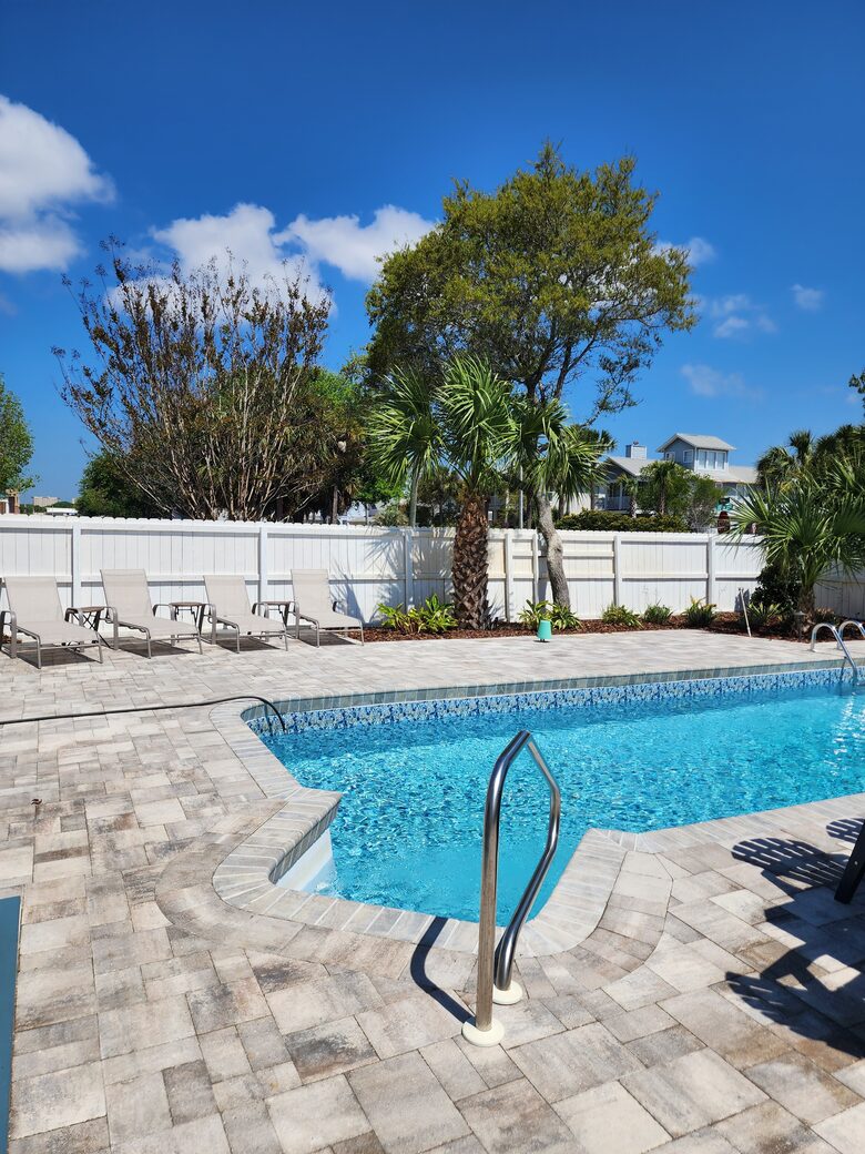 Destin Getaway | Heated Pool | Hot Tub | Golf Cart |Beach Service I Bikes - Destin, Florida