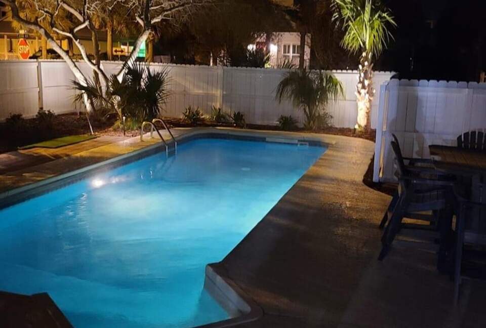 Destin Getaway | Heated Pool | Hot Tub | Golf Cart |Beach Service I Bikes - Destin, Florida