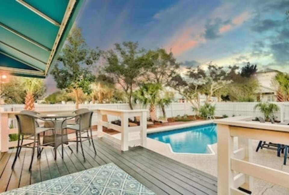 Destin Getaway | Heated Pool | Hot Tub | Golf Cart |Beach Service I Bikes - Destin, Florida