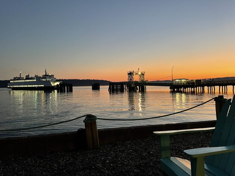 Waterfront retreat on Vashon; with a beach and hot tub! - Vashon, Washington