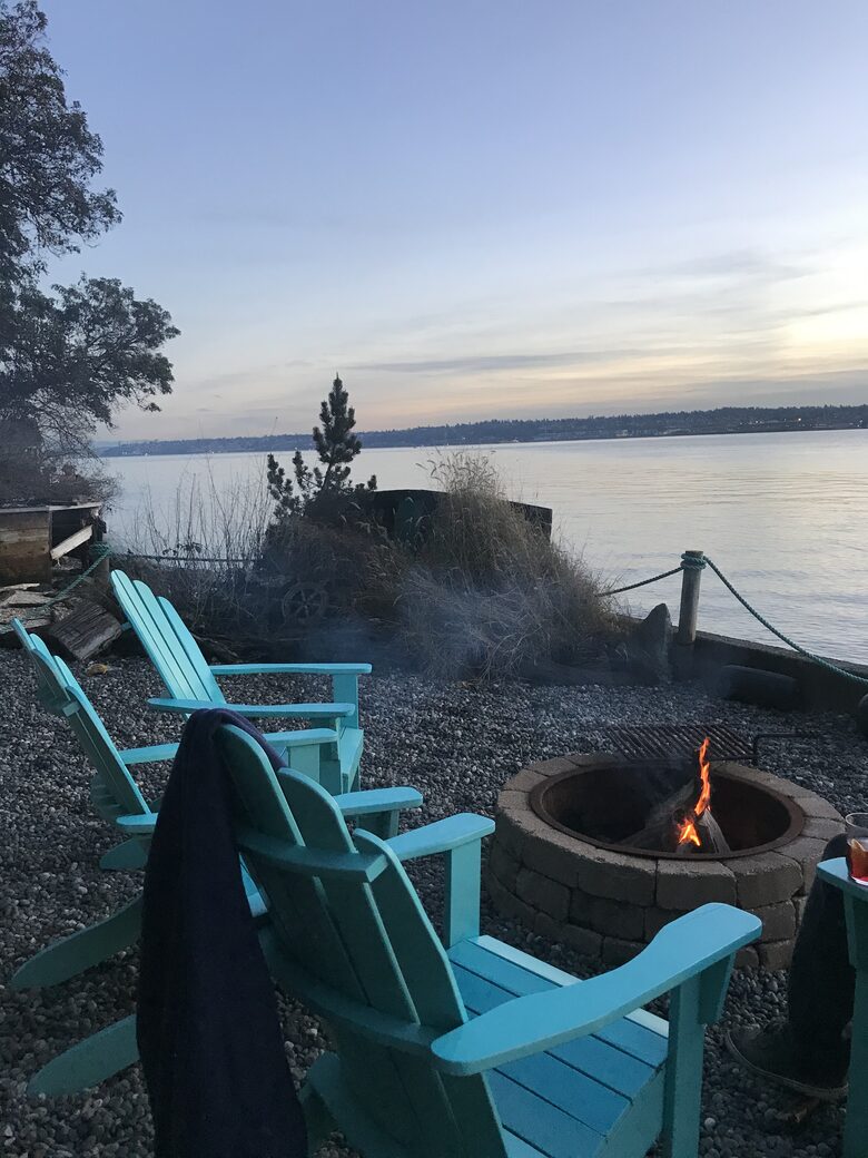 Waterfront retreat on Vashon; with a beach and hot tub! - Vashon, Washington