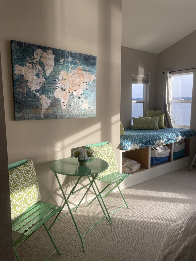 Waterfront retreat on Vashon; with a beach and hot tub! - Vashon, Washington