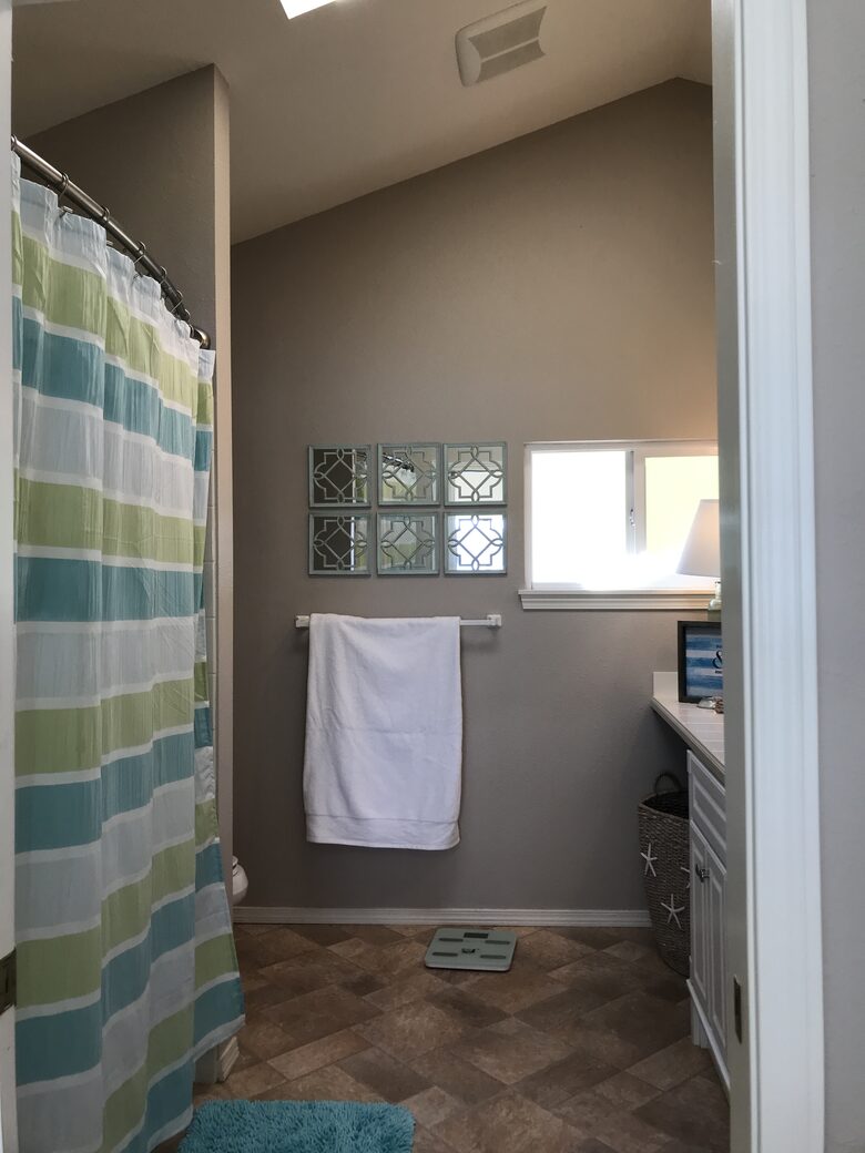 Waterfront retreat on Vashon; with a beach and hot tub! - Vashon, Washington