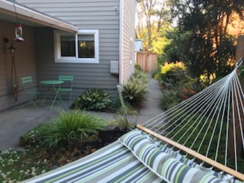 Waterfront retreat on Vashon; with a beach and hot tub! - Vashon, Washington