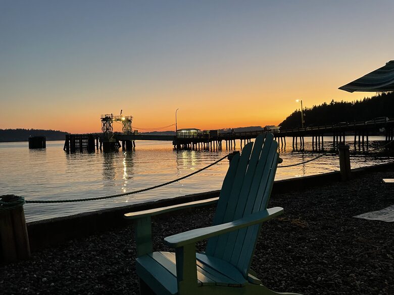 Waterfront retreat on Vashon; with a beach and hot tub! - Vashon, Washington