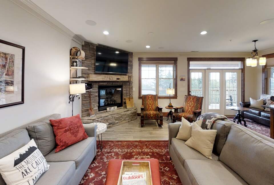 Black Bear Crossing #21 | Slopeside with Great Ski Trail Views - Snowshoe, West Virginia