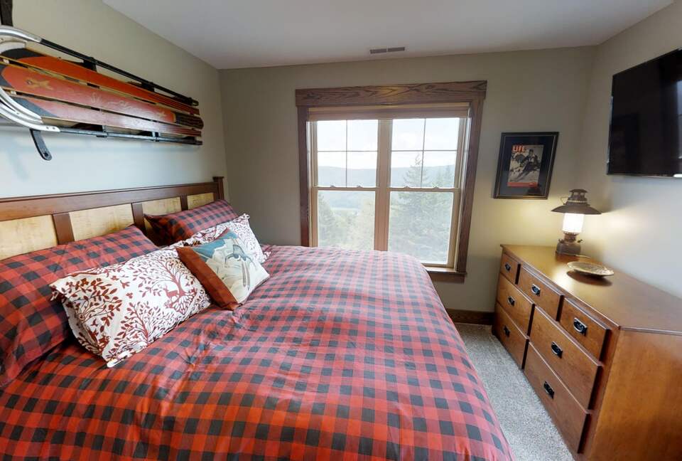 Black Bear Crossing #21 | Slopeside with Great Ski Trail Views - Snowshoe, West Virginia