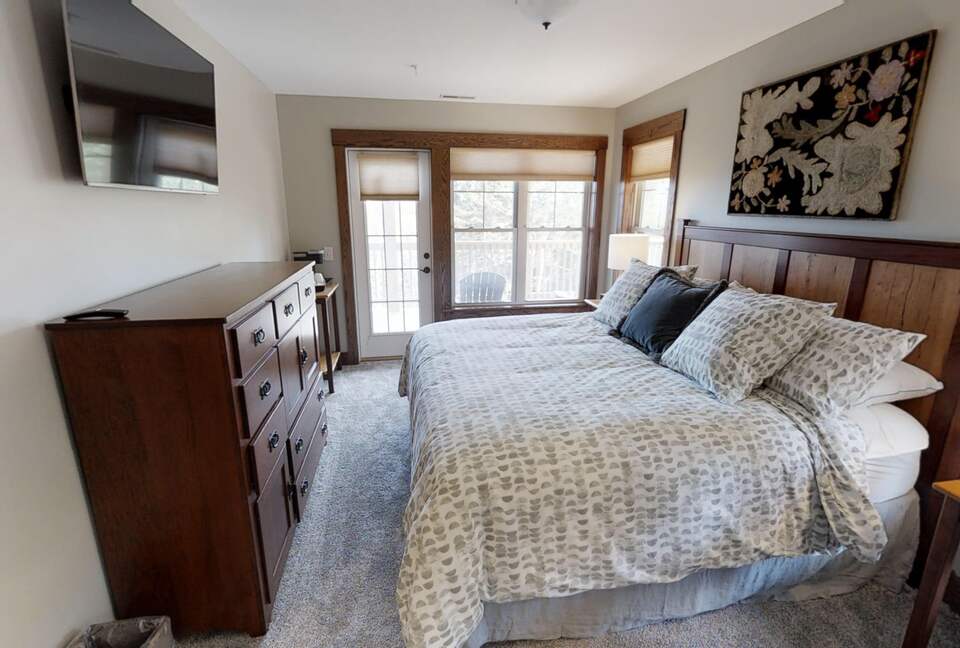 Black Bear Crossing #21 | Slopeside with Great Ski Trail Views - Snowshoe, West Virginia