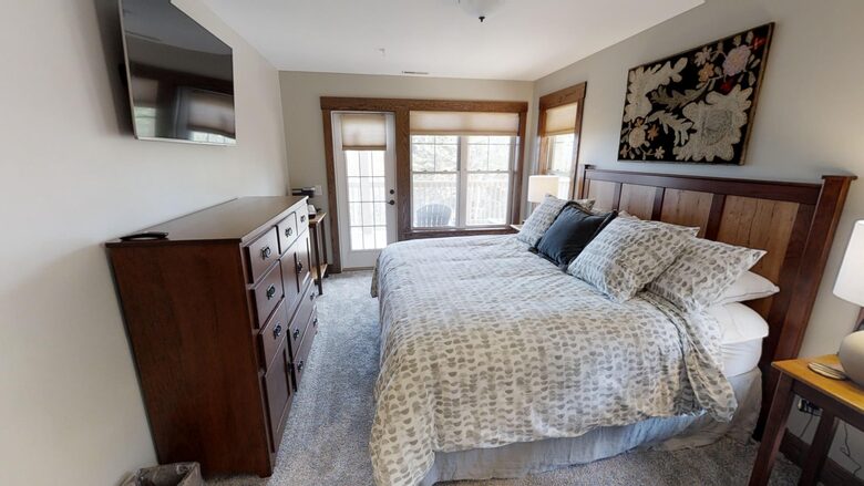 Black Bear Crossing #21 | Slopeside with Great Ski Trail Views - Snowshoe, West Virginia