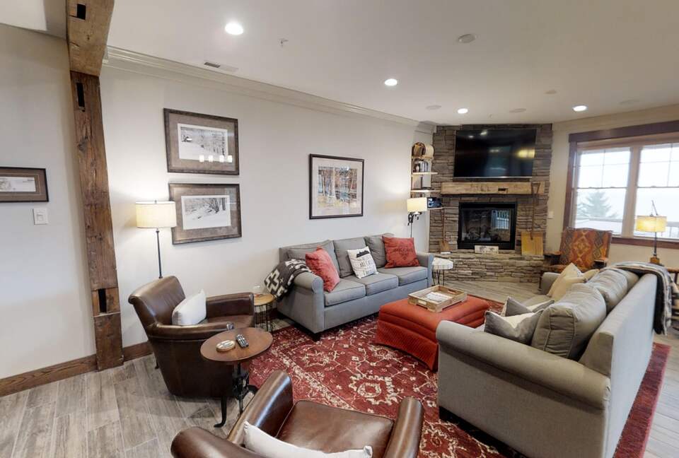 Black Bear Crossing #21 | Slopeside with Great Ski Trail Views - Snowshoe, West Virginia