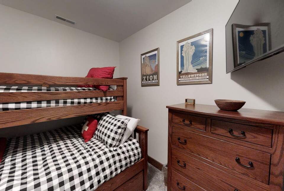 Black Bear Crossing #21 | Slopeside with Great Ski Trail Views - Snowshoe, West Virginia