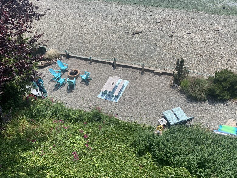 Waterfront retreat on Vashon; with a beach and hot tub! - Vashon, Washington