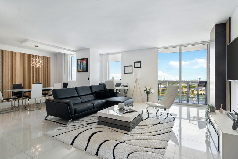 Luxury 2-Bedroom Escape with Amazing Ocean Views - Miami, Florida