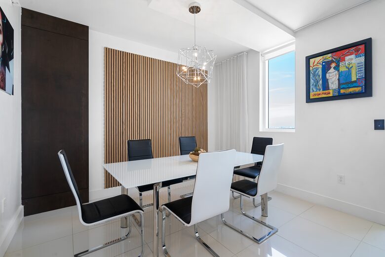 Luxury 2-Bedroom Escape with Amazing Ocean Views - Miami, Florida