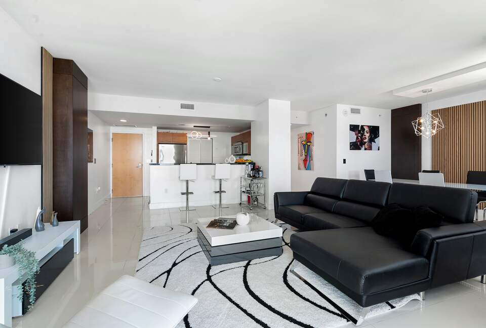 Luxury 2-Bedroom Escape with Amazing Ocean Views - Miami, Florida