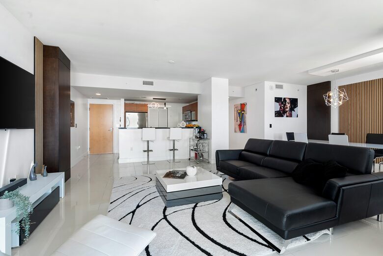 Luxury 2-Bedroom Escape with Amazing Ocean Views - Miami, Florida