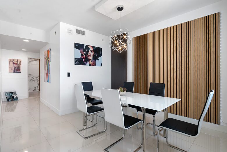 Luxury 2-Bedroom Escape with Amazing Ocean Views - Miami, Florida