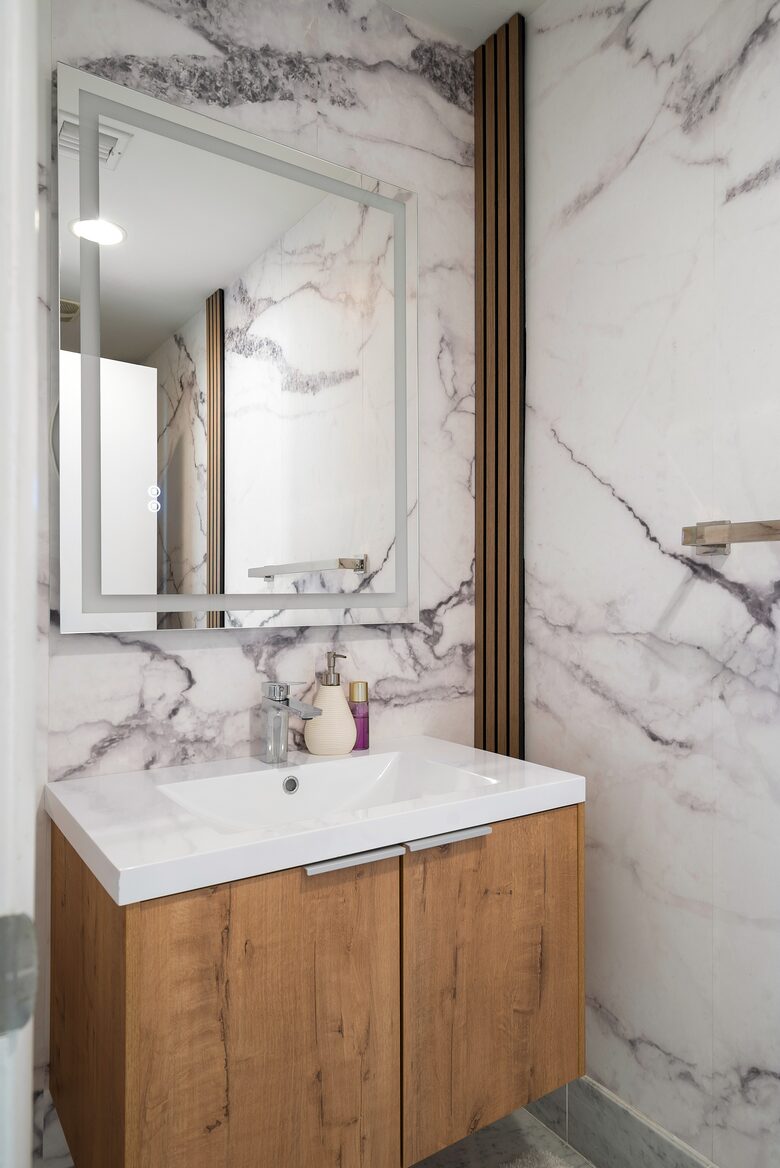 Luxury 2-Bedroom Escape with Amazing Ocean Views - Miami, Florida