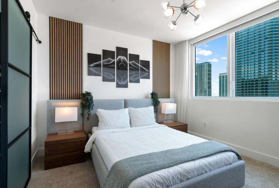 Luxury 2-Bedroom Escape with Amazing Ocean Views - Miami, Florida