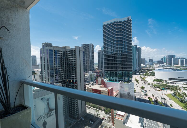 Luxury 2-Bedroom Escape with Amazing Ocean Views - Miami, Florida