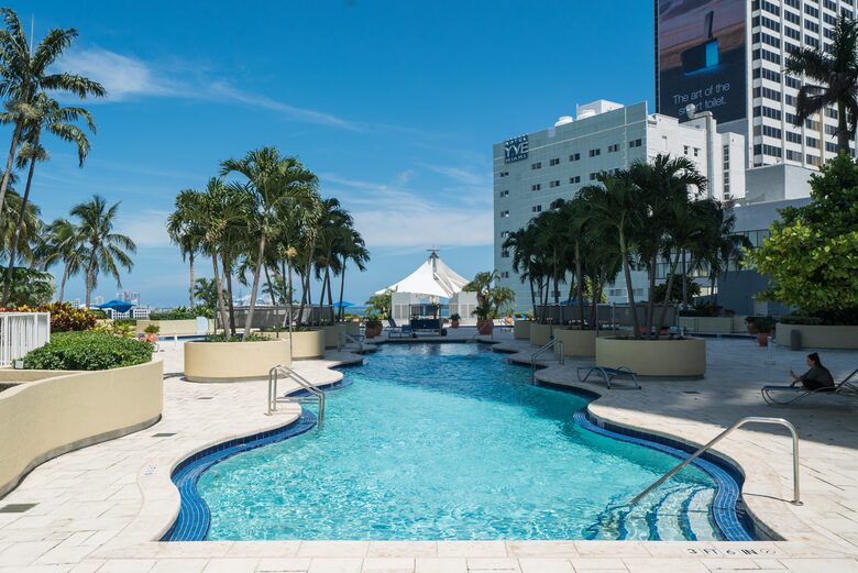 Luxury 2-Bedroom Escape with Amazing Ocean Views - Miami, Florida