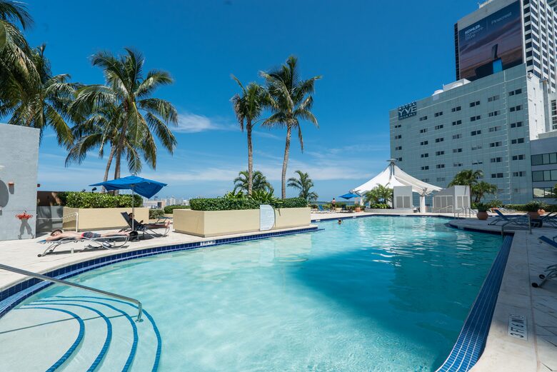 Luxury 2-Bedroom Escape with Amazing Ocean Views - Miami, Florida