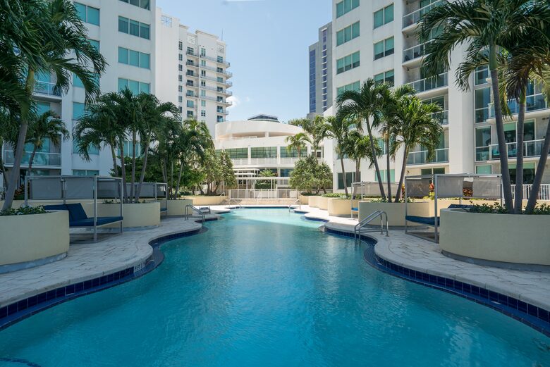 Luxury 2-Bedroom Escape with Amazing Ocean Views - Miami, Florida