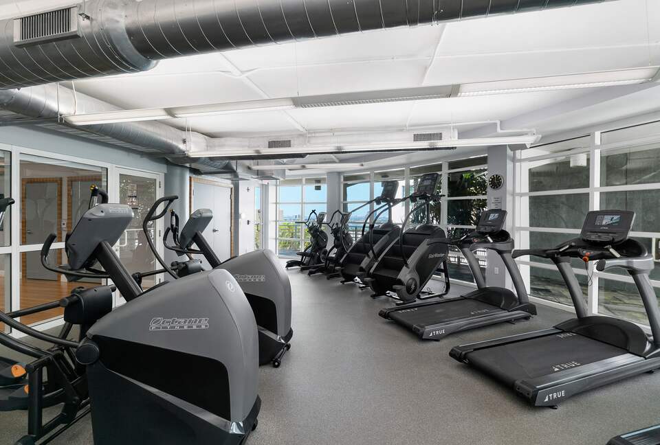 Luxury 2-Bedroom Escape with Amazing Ocean Views - Miami, Florida