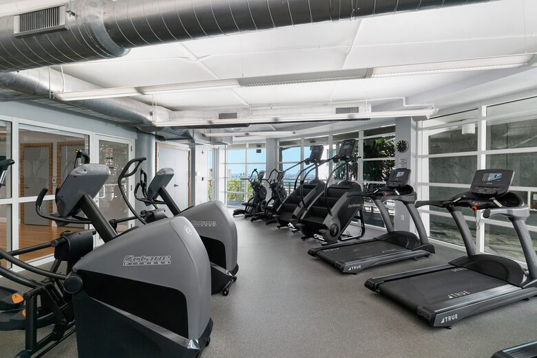 Luxury 2-Bedroom Escape with Amazing Ocean Views - Miami, Florida