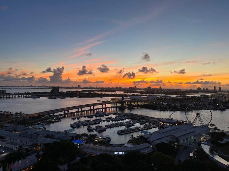 Luxury 2-Bedroom Escape with Amazing Ocean Views - Miami, Florida