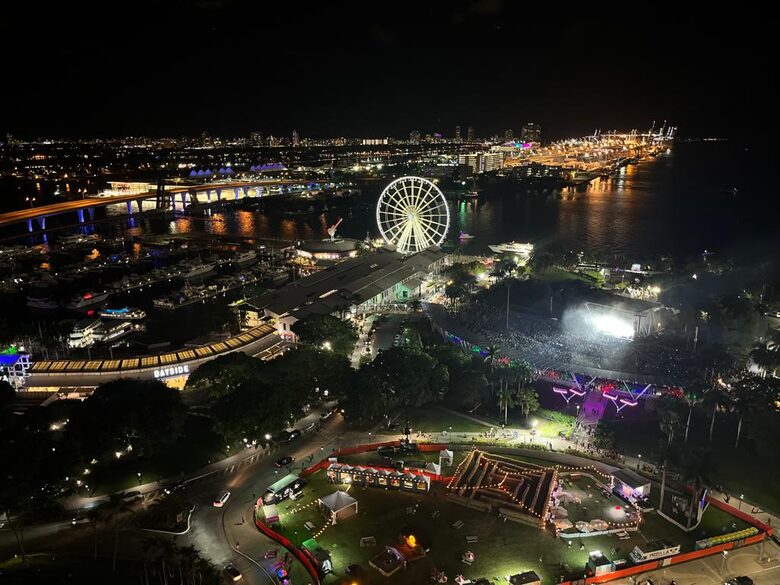 Luxury 2-Bedroom Escape with Amazing Ocean Views - Miami, Florida