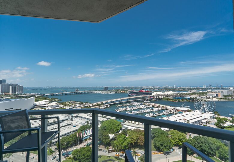 Luxury 2-Bedroom Escape with Amazing Ocean Views - Miami, Florida