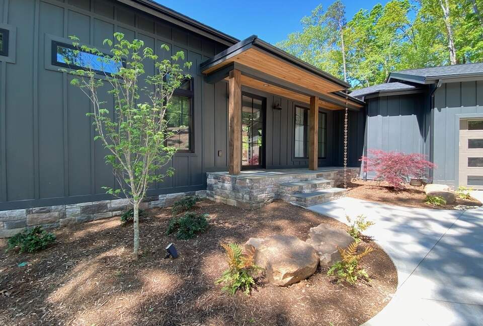 Stunning New Lake Keowee Contemporary Waterfront Home! - Six Mile, South Carolina