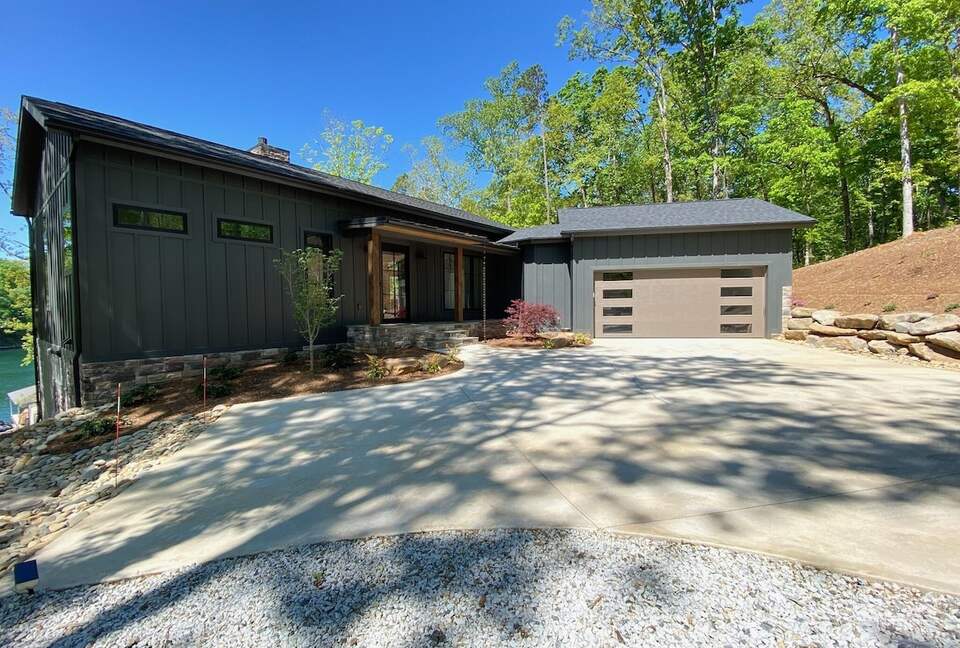 Stunning New Lake Keowee Contemporary Waterfront Home! - Six Mile, South Carolina