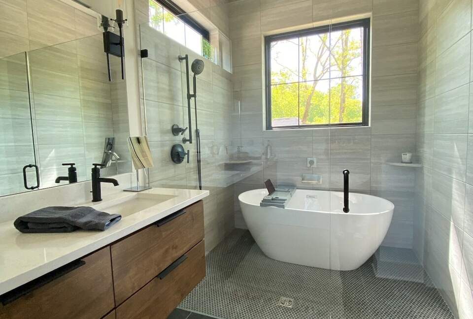 Stunning New Lake Keowee Contemporary Waterfront Home! - Six Mile, South Carolina