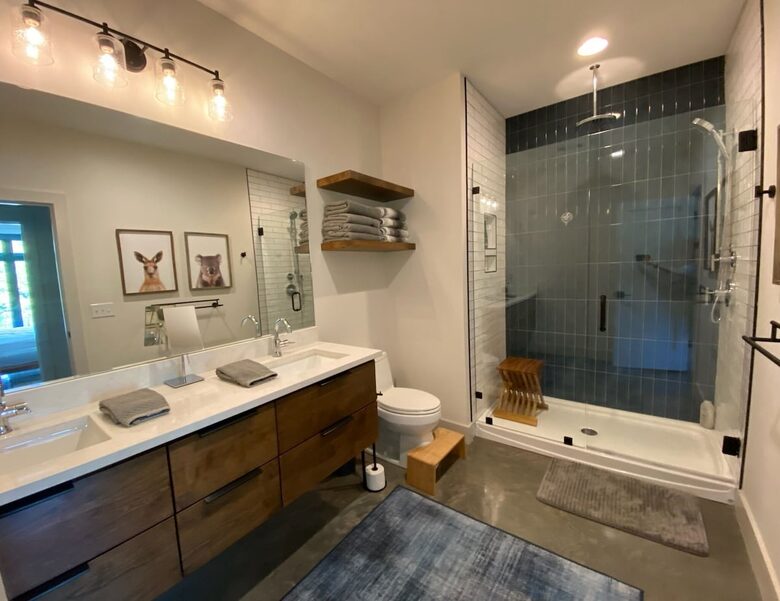 Stunning New Lake Keowee Contemporary Waterfront Home! - Six Mile, South Carolina