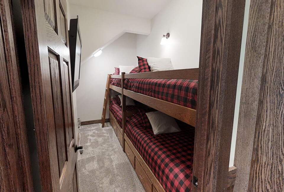 Black Bear Crossing #21 | Slopeside with Great Ski Trail Views - Snowshoe, West Virginia