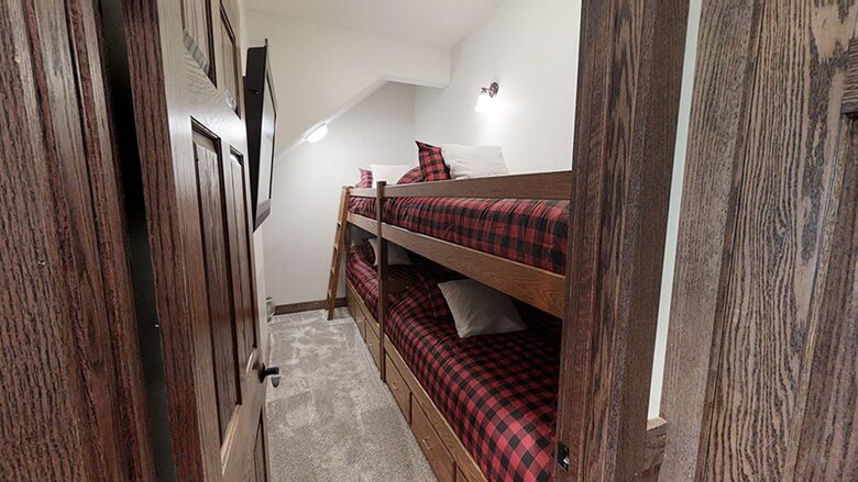 Black Bear Crossing #21 | Slopeside with Great Ski Trail Views - Snowshoe, West Virginia