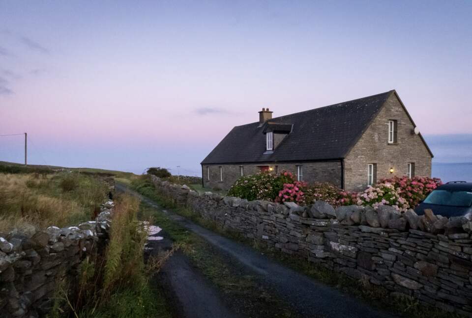 Cottage with breathtaking views atop the Cliffs of Moher - Doolin, Ireland