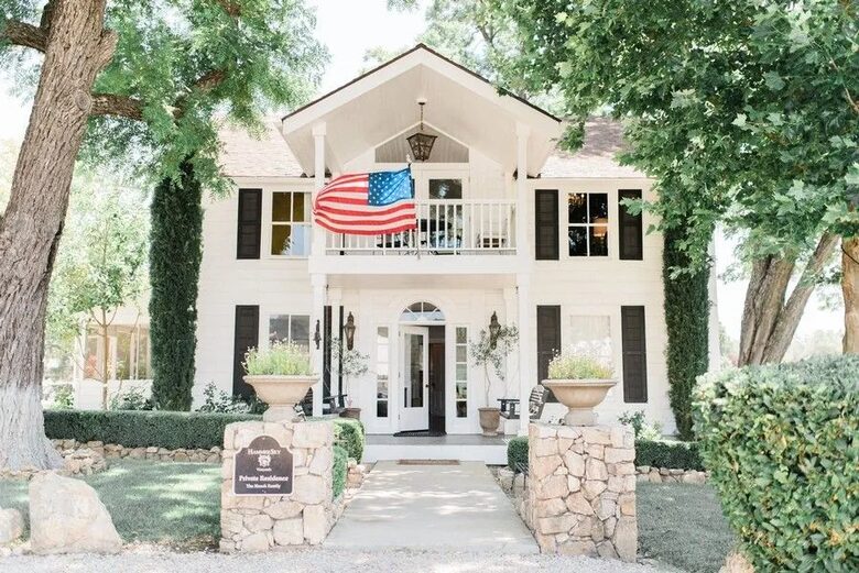 Classic Americana Farmhouse - Paso Robles, California