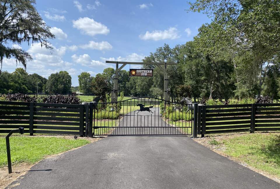 Southern Sun Ranch Cottage - Newberry, Florida